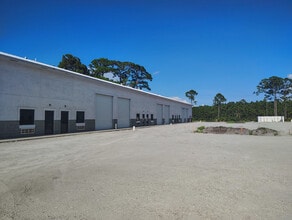 2095 Commerce Lakes Dr, Port Saint Lucie, FL à vendre Photo de construction- Image 2 de 2