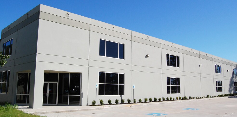 4553 Aldine Bender Rd, Houston, TX à louer - Photo du bâtiment - Image 3 de 8