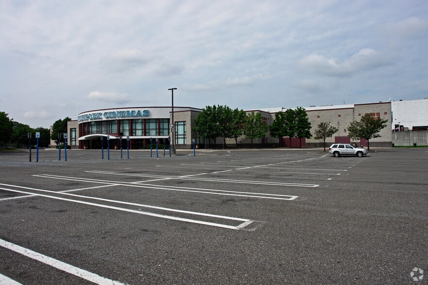 2 South Dr, Yonkers, NY à vendre - Photo principale - Image 1 de 5