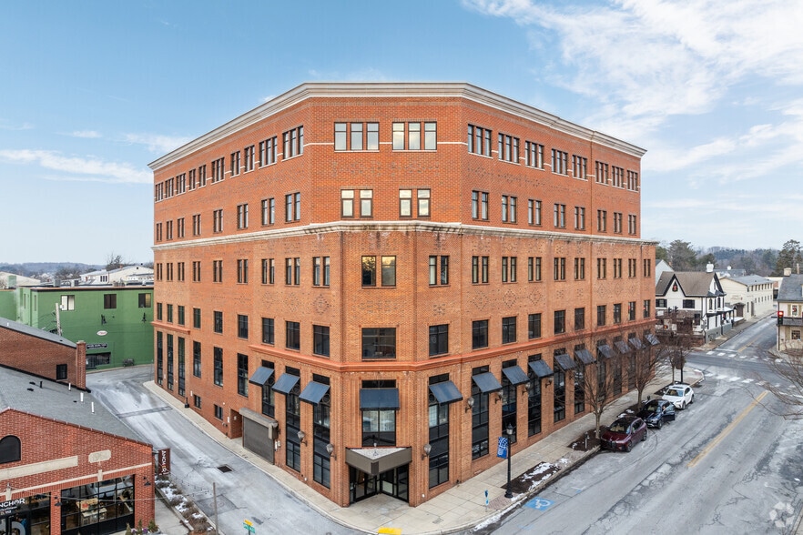 128 E State St, Kennett Square, PA for lease - Primary Photo - Image 1 of 5