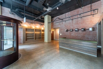 17 N State St, Chicago, IL for lease Interior Photo- Image 2 of 7