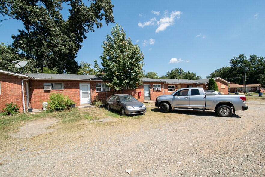 3425 Martin Ave, Greensboro, NC à vendre - Photo du bâtiment - Image 2 de 51