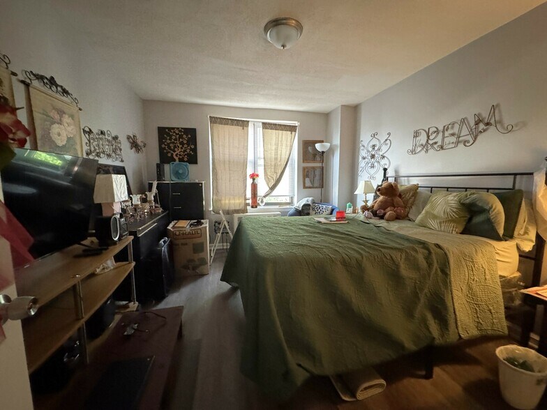 7702 S Jeffery Blvd, Chicago, IL à vendre - Photo du bâtiment - Image 3 de 5