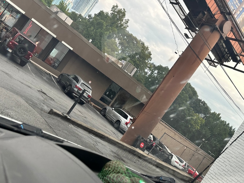 3097 Piedmont Rd NE, Atlanta, GA à louer - Photo du bâtiment - Image 3 de 19