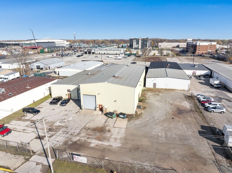 729 Mike McCarthy Way, Green Bay, WI à vendre - Photo du bâtiment - Image 2 de 3