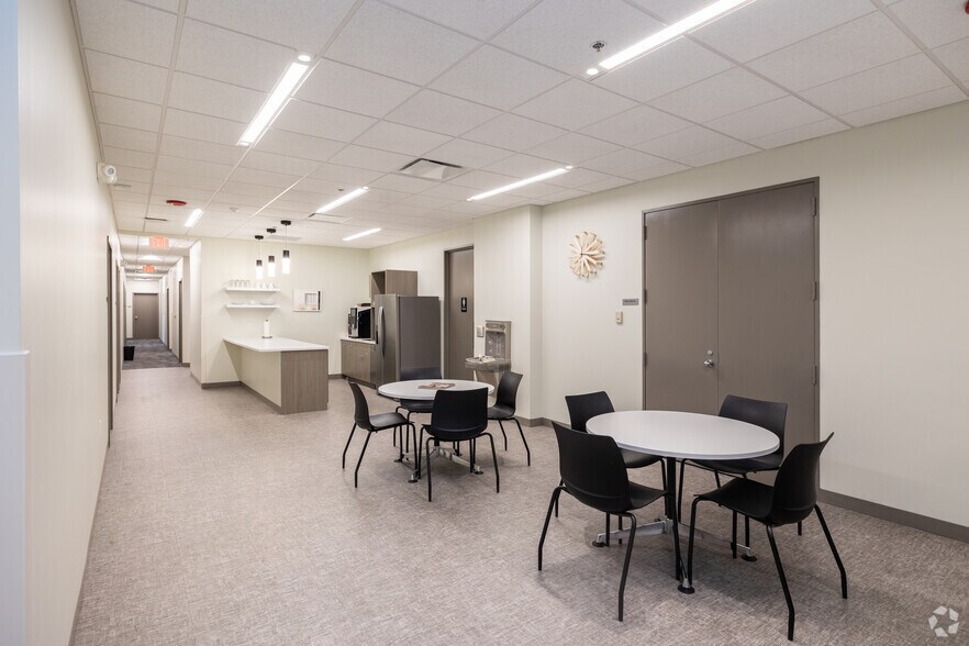 110 E Wayne St, Fort Wayne, IN à louer - Photo intérieure - Image 2 de 22