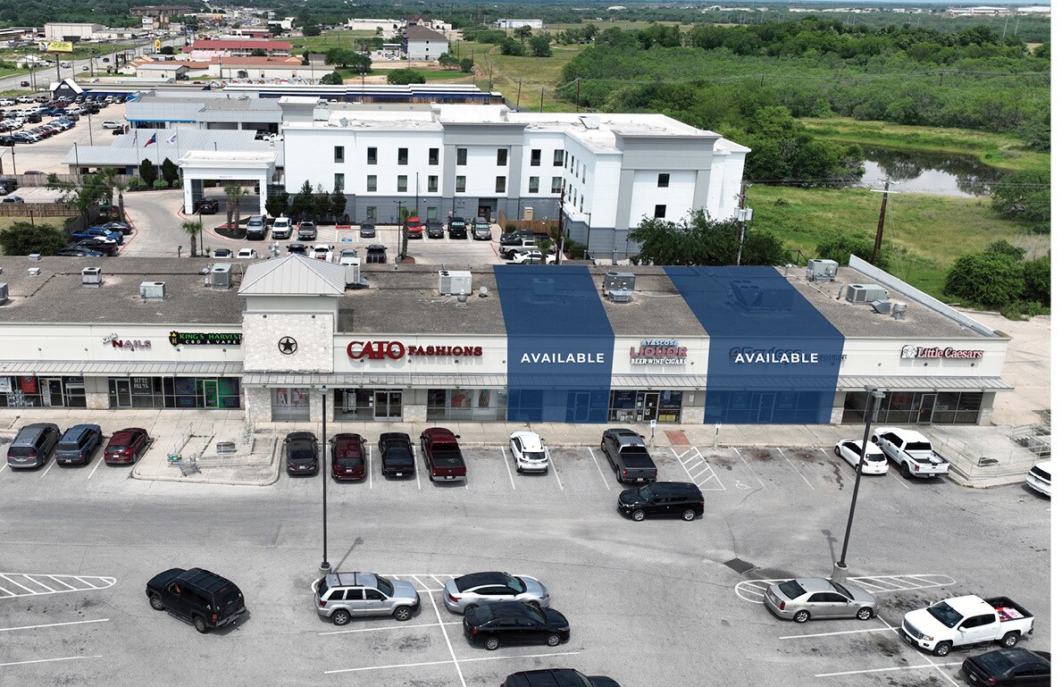 2087 W Oaklawn Rd, Pleasanton, TX for lease Building Photo- Image 1 of 9