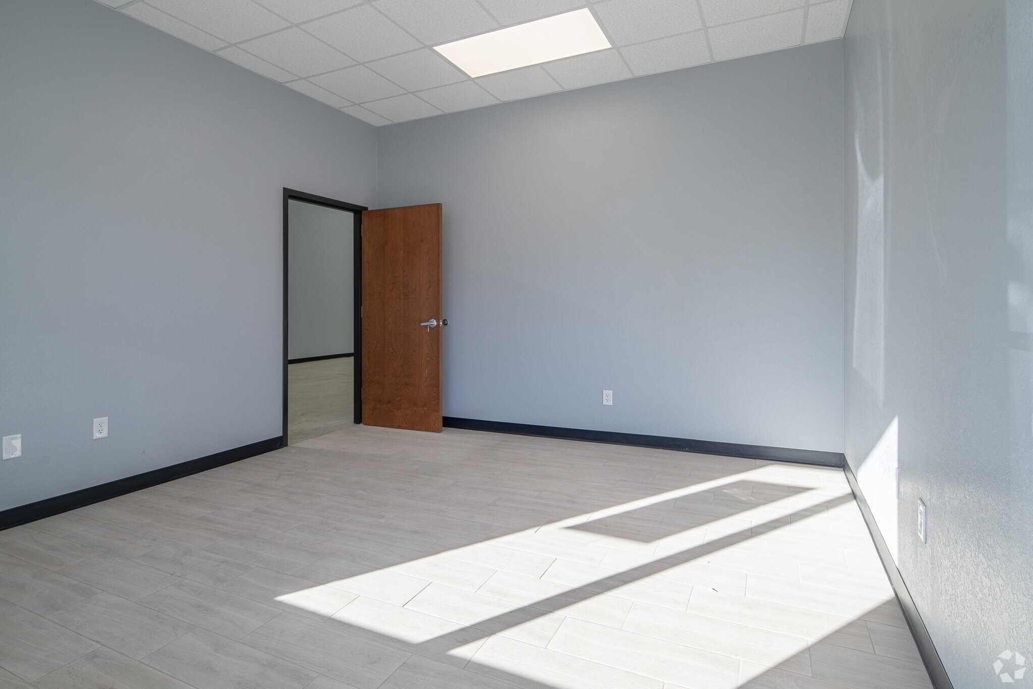 10927 Fredericksburg Rd, San Antonio, TX à louer Hall d’entrée- Image 1 de 6