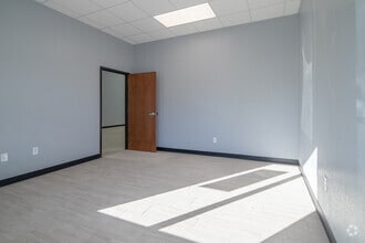 10927 Fredericksburg Rd, San Antonio, TX à louer Hall d’entrée- Image 1 de 6