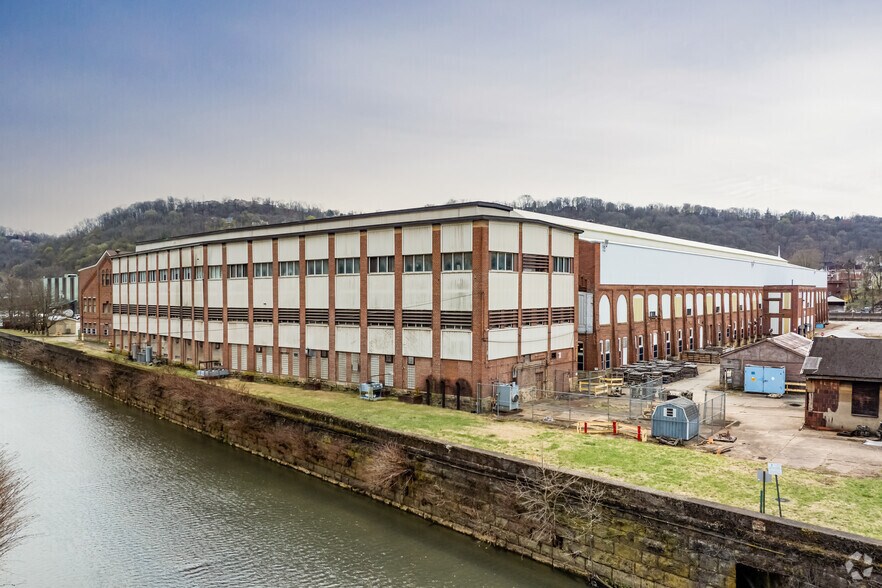 1001 Airbrake Ave, Wilmerding, PA à louer - Photo du bâtiment - Image 3 de 11