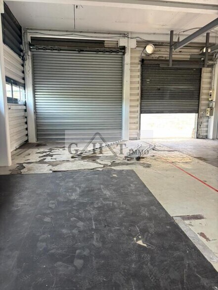 Industrial in Palaiseau for sale - Interior Photo - Image 2 of 13