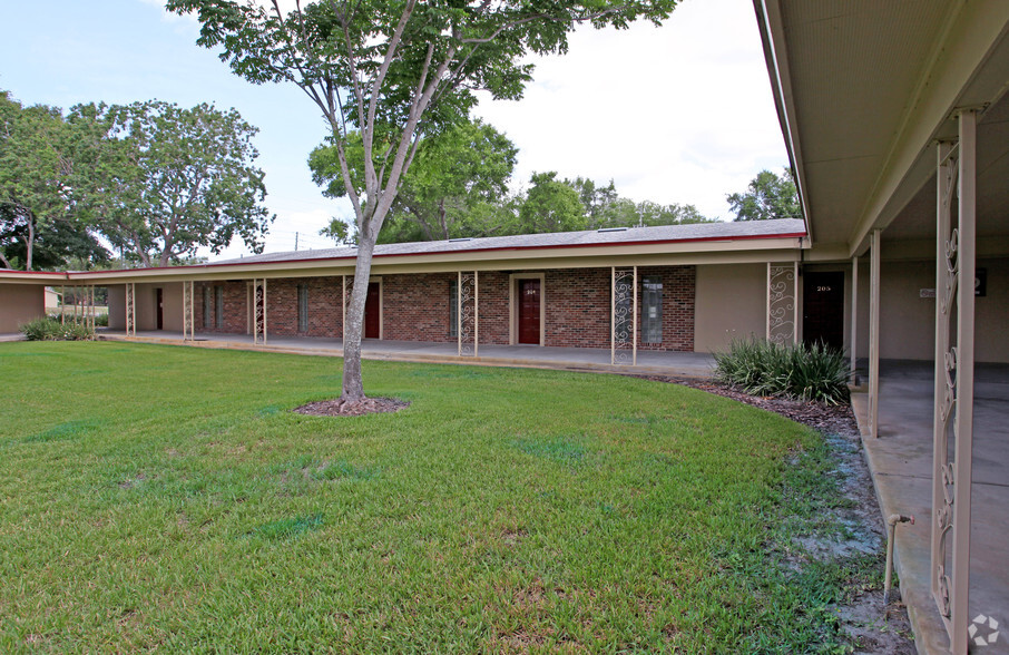 1555 Saxon Blvd, Deltona, FL à vendre - Photo principale - Image 1 de 1