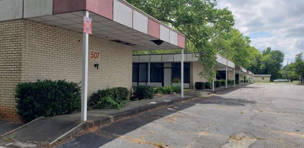 507-511 N Houston Rd, Warner Robins, GA à vendre - Photo du bâtiment - Image 2 de 5
