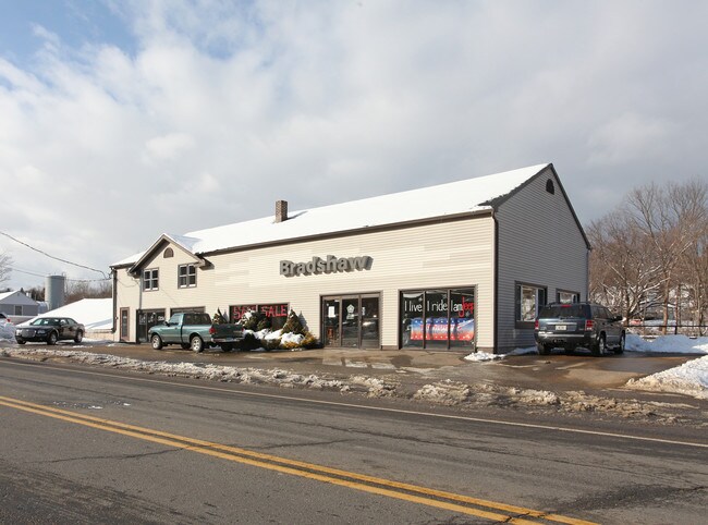 Plus de détails pour 554 Main St, Oakville, CT - Commerce de détail à louer