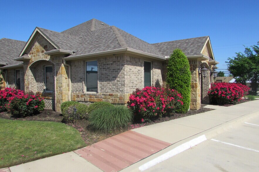 8205 Mid Cities Blvd, North Richland Hills, TX for lease - Building Photo - Image 3 of 15