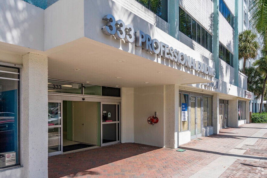 333 Arthur Godfrey Rd, Miami Beach, FL à louer - Photo du bâtiment - Image 3 de 4
