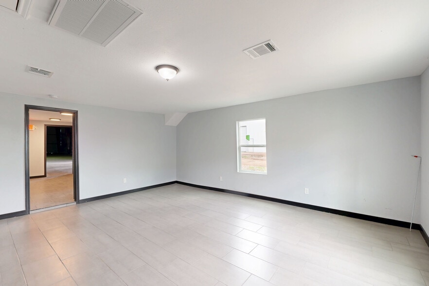 1923 Kolfahl St, Houston, TX for lease - Matterport 3D Scan - Image 2 of 11