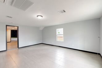1923 Kolfahl St, Houston, TX for lease Matterport 3D Scan- Image 1 of 15