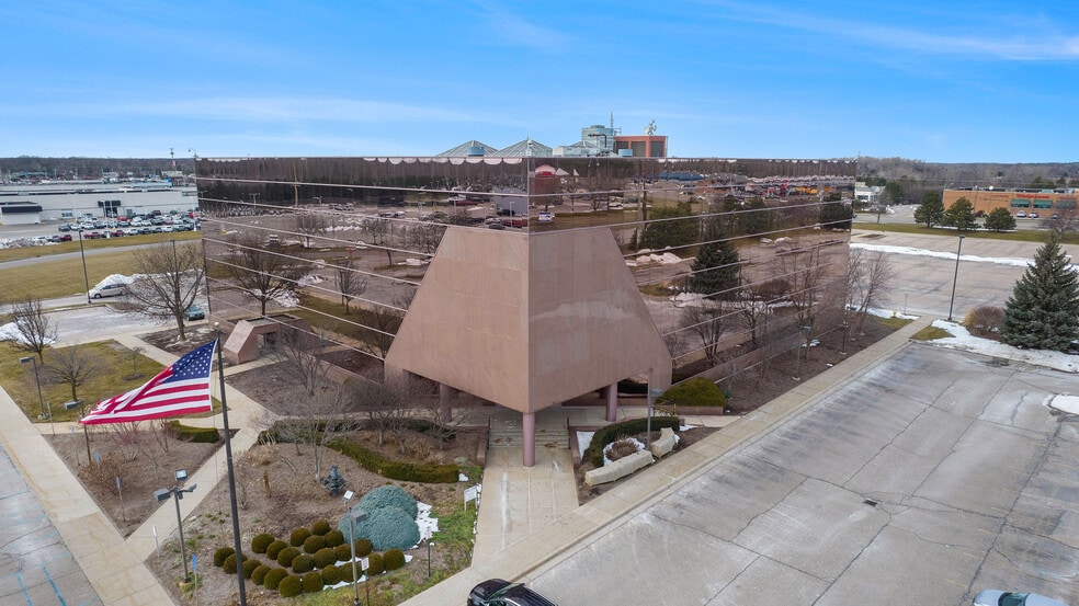 2050 S Linden Rd, Flint, MI for lease - Primary Photo - Image 1 of 5