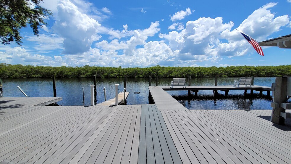1800 Kofresi Ct, Ruskin, FL à vendre - Photo du bâtiment - Image 1 de 35