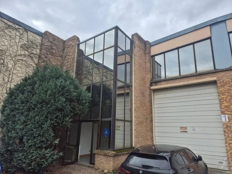 Industrial in Le Thillay for lease Building Photo- Image 1 of 9