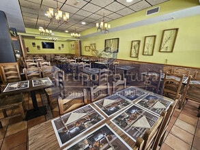 Retail in Madrid, Madrid for lease Interior Photo- Image 2 of 11