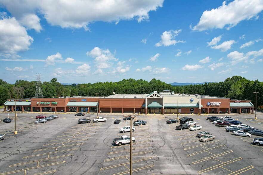 2500 Springs Rd, Hickory, NC à louer - Photo du bâtiment - Image 2 de 19