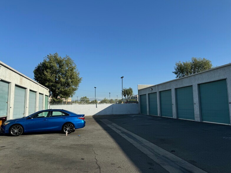 1333 N Manzanita St, Orange, CA à louer - Photo du bâtiment - Image 3 de 7