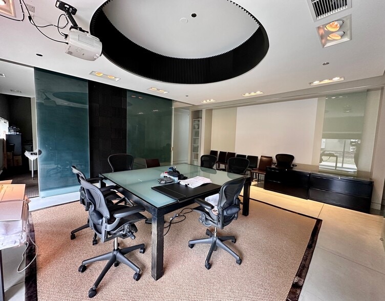 105 Schelter Rd, Lincolnshire, IL for sale - Building Photo - Image 2 of 6