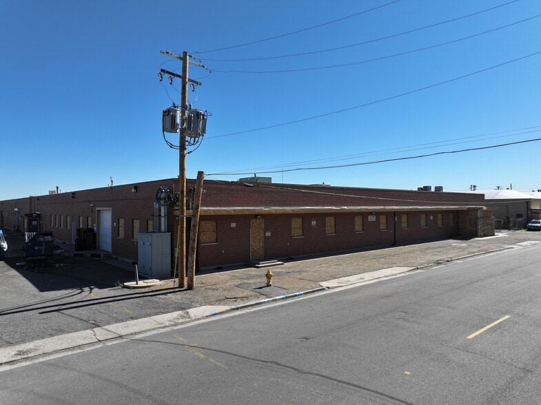 8025-8045 E 40th Ave, Denver, CO for lease - Building Photo - Image 2 of 9