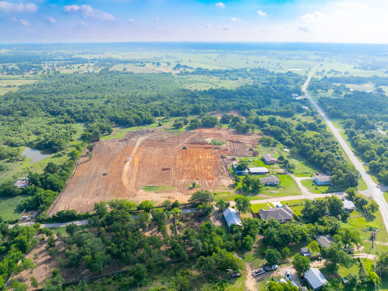 111 N Westbrook Ln, Elgin, TX for sale - Building Photo - Image 1 of 16