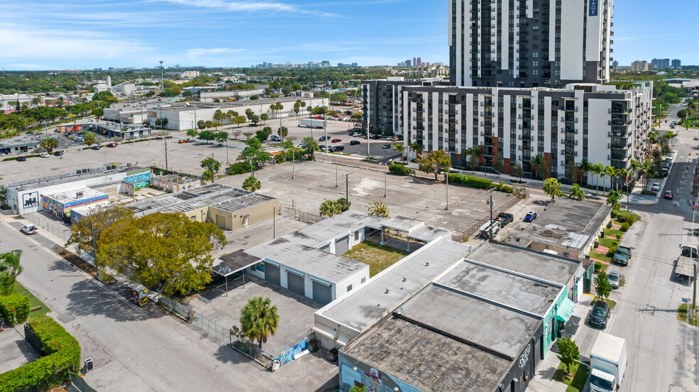 Flex/Warehouse Space in Flagler Village portefeuille de 2 propriétés à vendre sur LoopNet.ca - Photo du b timent - Image 2 de 41