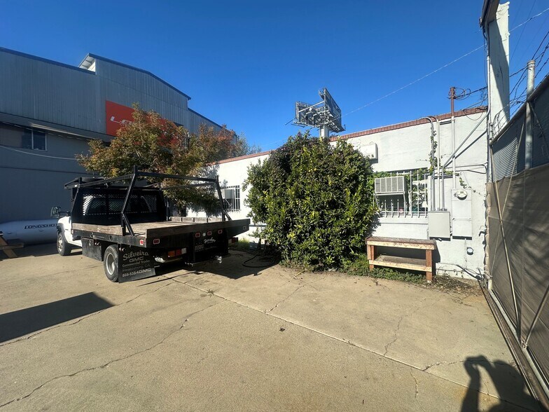 3425 Ettie St, Oakland, CA à louer - Photo du bâtiment - Image 2 de 10