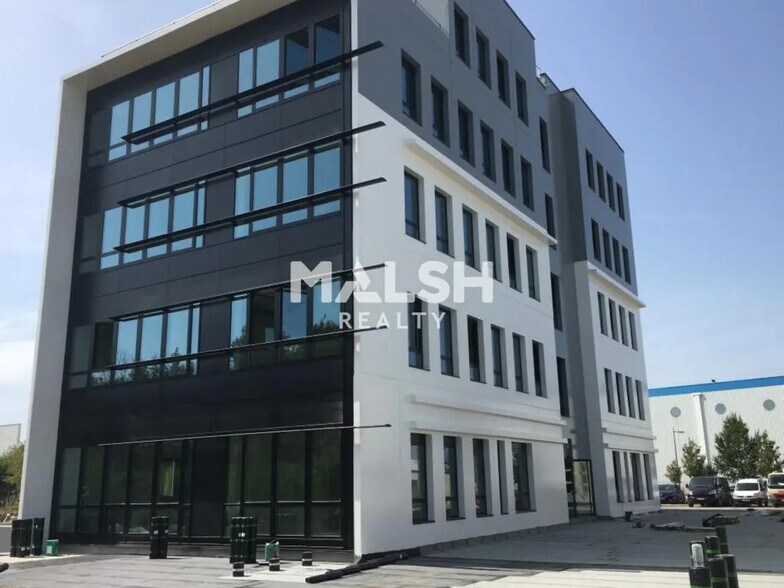 Bureau dans Saint-Priest à louer - Photo du bâtiment - Image 1 de 10