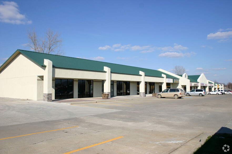 1703-1745 E Ohio St, Clinton, MO for sale - Primary Photo - Image 2 of 9