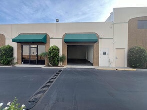 6430 Variel Ave, Woodland Hills, CA à louer Photo du bâtiment- Image 1 de 8