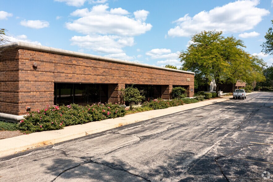 3150 W Salt Creek Ln, Arlington Heights, IL à vendre - Photo du bâtiment - Image 3 de 6