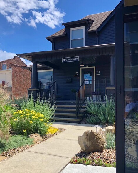 17917-17919 Detroit Ave, Lakewood, OH à vendre - Photo du bâtiment - Image 2 de 48