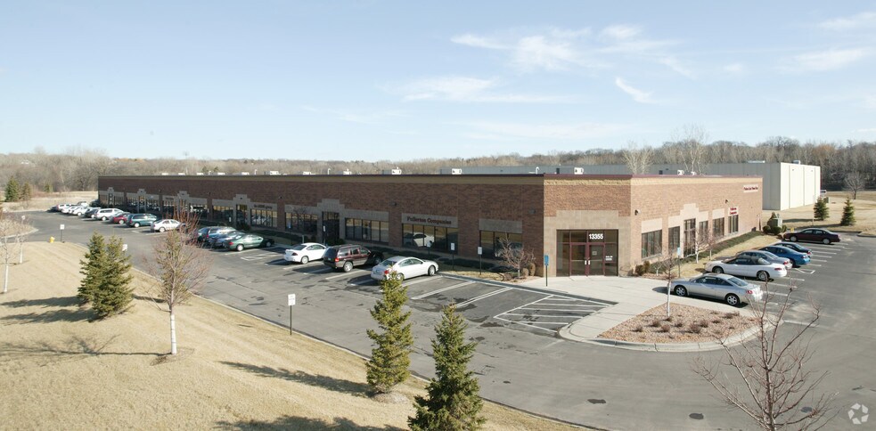 13355 N 10th Ave, Plymouth, MN à louer - Photo du bâtiment - Image 2 de 11