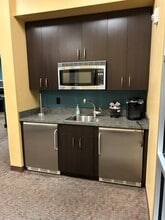 13500-13520 Powers Ct, Fort Myers, FL for lease Interior Photo- Image 2 of 6