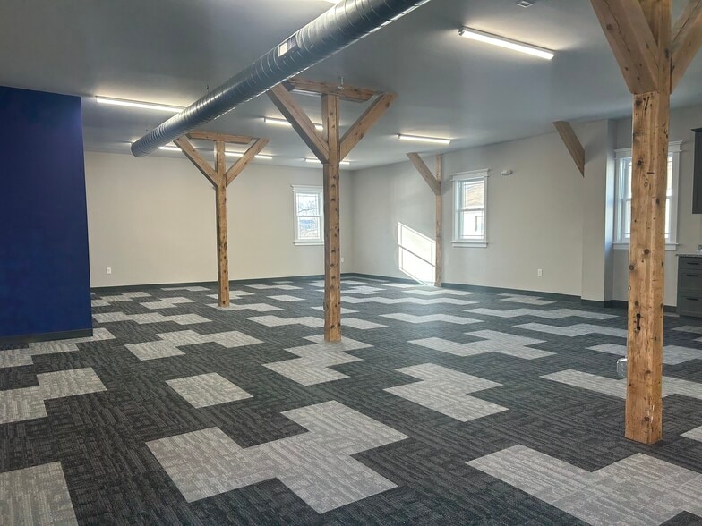 15 Central St, Hudson, NH for lease - Interior Photo - Image 3 of 7