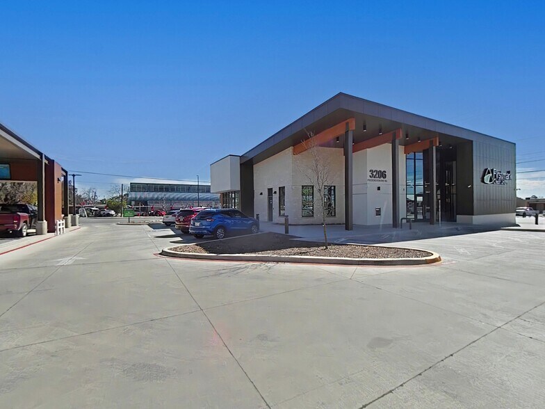 3206 Fredericksburg Rd, San Antonio, TX à louer - Photo du bâtiment - Image 2 de 5