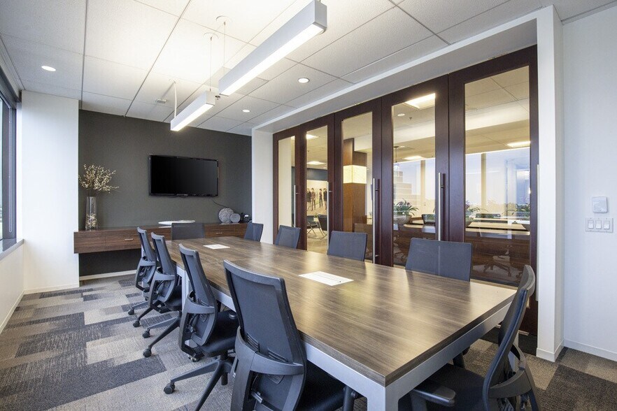 4225 Executive Sq, La Jolla, CA à louer - Photo du bâtiment - Image 3 de 7