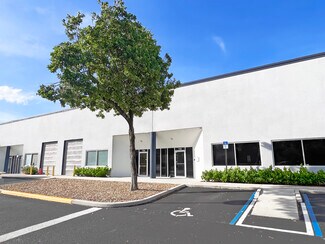 Plus de détails pour 6600 NW 12th Ave, Fort Lauderdale, FL - Bureau, Industriel à louer