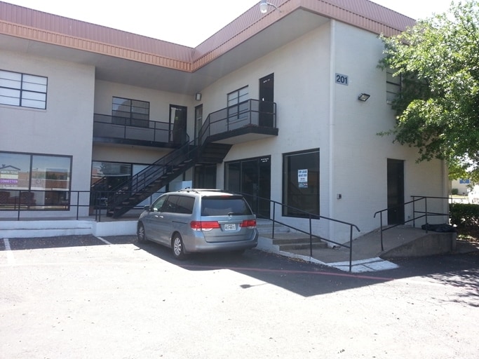 201 W Boyd Dr, Allen, TX for lease - Primary Photo - Image 2 of 4