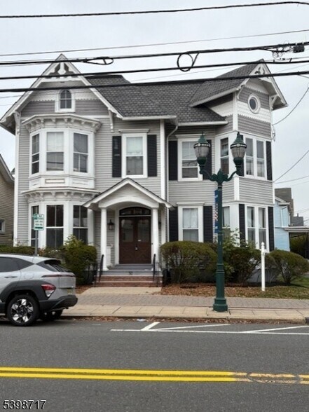 30 W Somerset St, Raritan, NJ for lease - Building Photo - Image 1 of 7