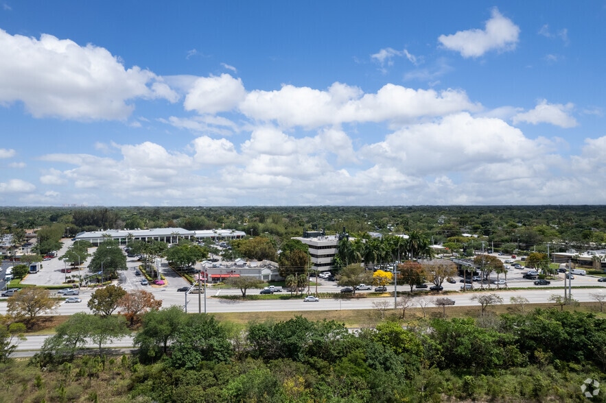 14707 S Dixie Hwy, Miami, FL à louer - Photo du bâtiment - Image 3 de 5