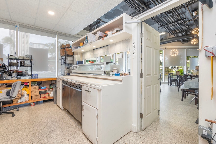 909 Kapiolani Blvd, Honolulu, HI for lease - Interior Photo - Image 3 of 18