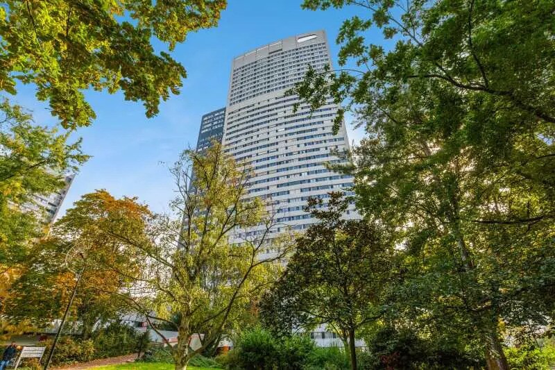 Rue De Bezons, Courbevoie à louer - Photo du bâtiment - Image 2 de 2