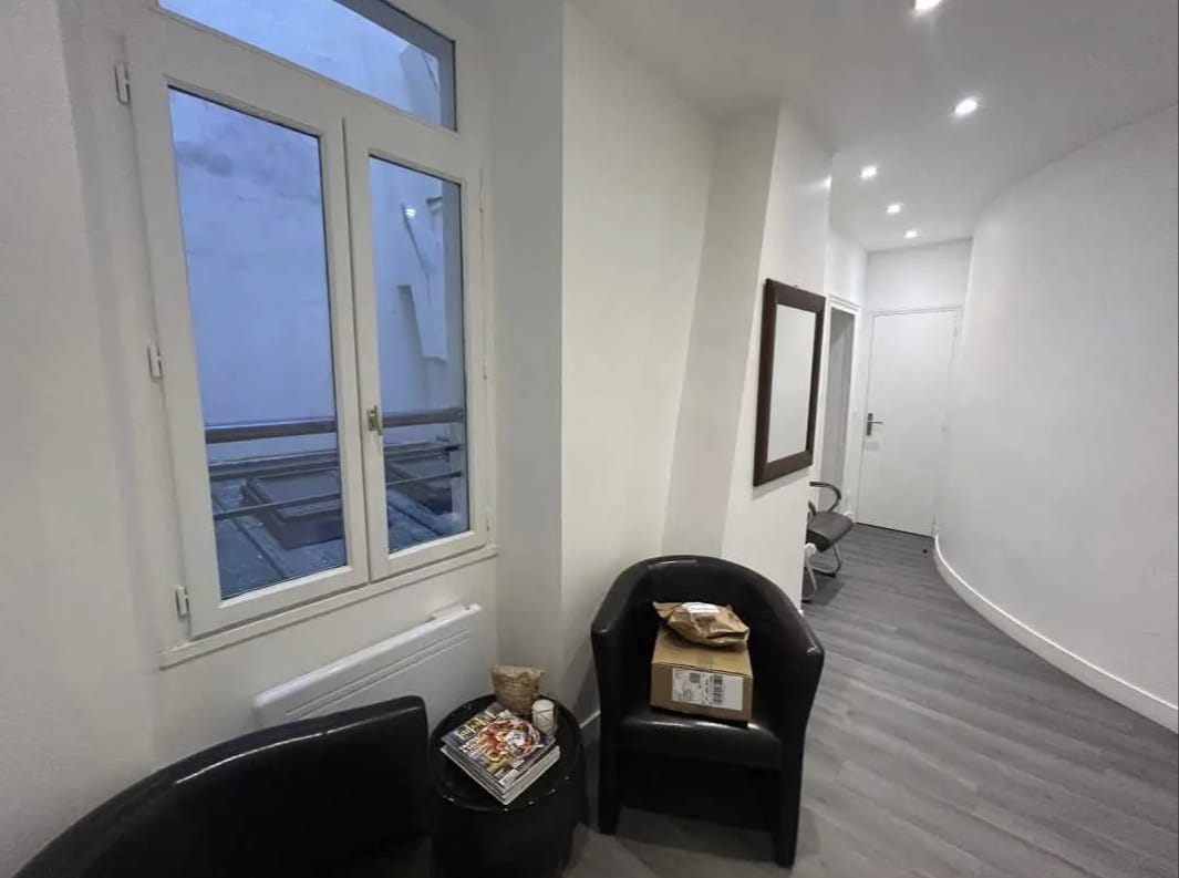 11 Rue Blanche, Paris, PAR 75009 - Unité 01 - - Photo intérieure - Image 1 of 5